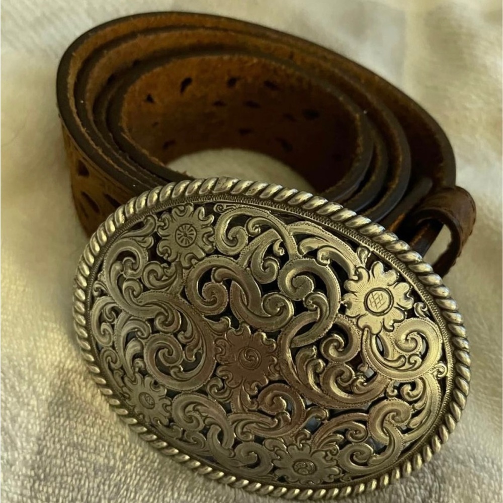 Tony Lama woman’s belt with buckle